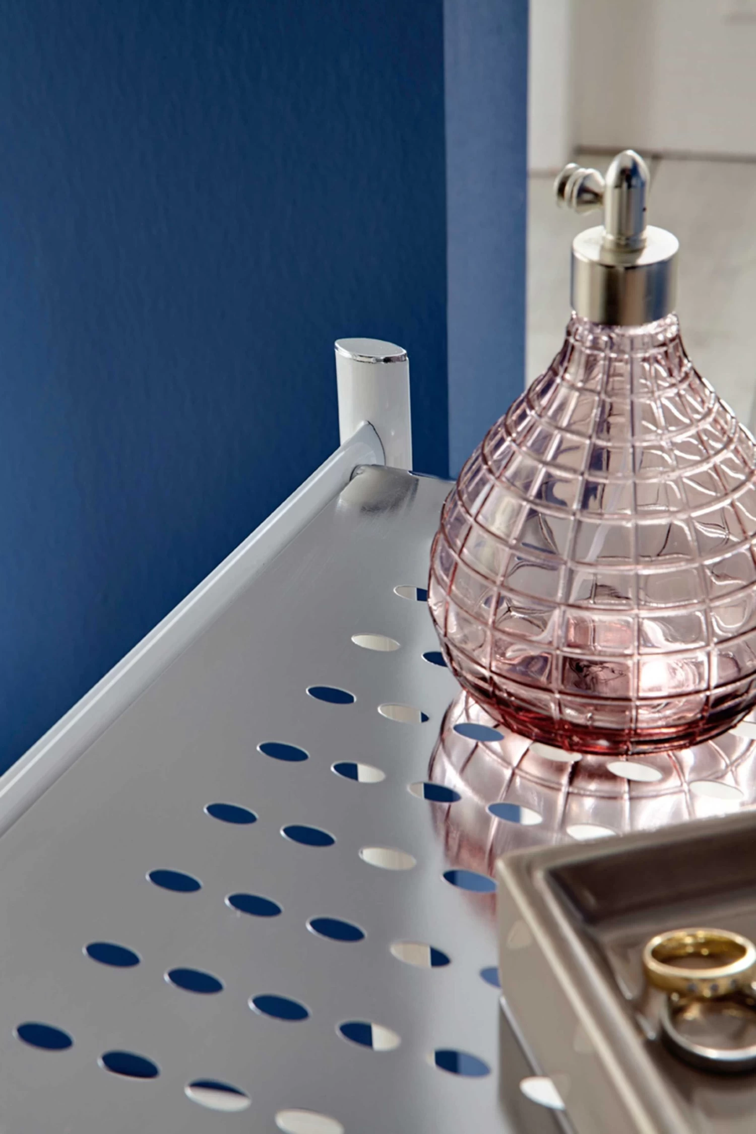 Rek Op Wielen Ayven, 3 Legplanken - Wit/grijs 4 Rek Op Wielen Ayven, 3 Legplanken - Wit/grijs - Afbeelding 2